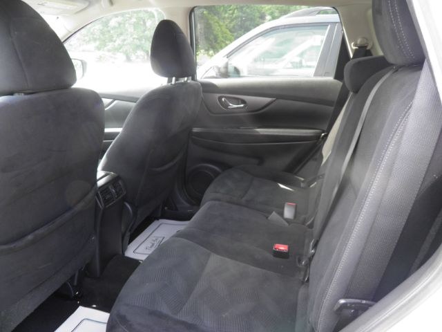 2015 SILVER Nissan Rogue SV (5N1AT2MV6FC) with an 2.5 L4 engine, AT transmission, located at 19521 New George's Creek Rd SW, Barton, MD, 21521, (301) 463-2404, 39.524323, -79.017906 - Photo#3