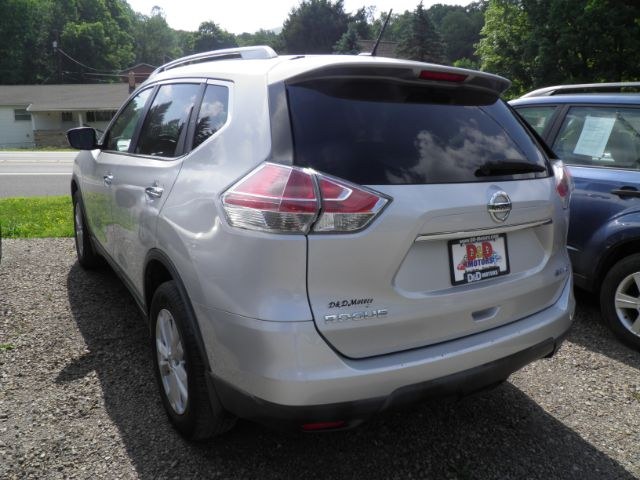 2015 SILVER Nissan Rogue SV (5N1AT2MV6FC) with an 2.5 L4 engine, AT transmission, located at 19521 New George's Creek Rd SW, Barton, MD, 21521, (301) 463-2404, 39.524323, -79.017906 - Photo#5