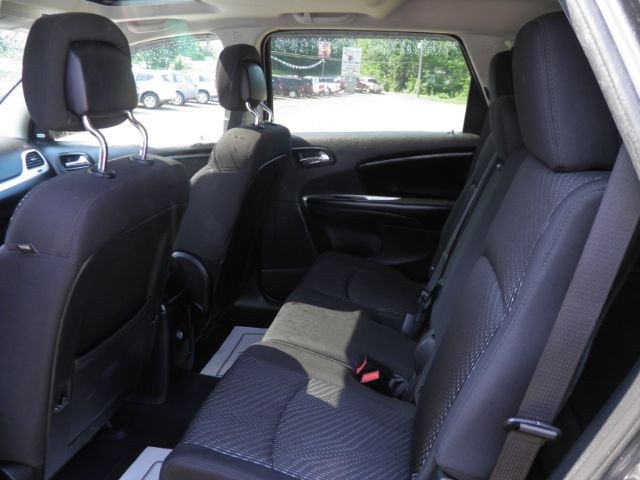 2014 GRAY Dodge Journey SXT (3C4PDDBG2ET) with an 3.6L V6 engine, AT transmission, located at 19521 New George's Creek Rd SW, Barton, MD, 21521, (301) 463-2404, 39.524323, -79.017906 - Photo#3