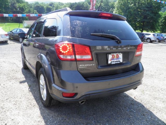 2014 GRAY Dodge Journey SXT (3C4PDDBG2ET) with an 3.6L V6 engine, AT transmission, located at 19521 New George's Creek Rd SW, Barton, MD, 21521, (301) 463-2404, 39.524323, -79.017906 - Photo#5