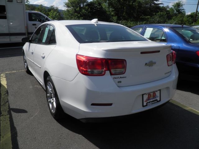 2015 WHITE Chevrolet Malibu 1LT (1G11C5SL5FF) with an 2.5 L4 engine, AT transmission, located at 15520 McMullen Hwy SW, Belair, MD, 21502, (301) 729-3700, 39.581375, -78.846451 - Photo#4