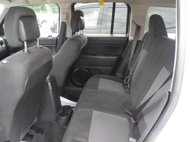 2016 WHITE Jeep Patriot Latitude (1C4NJRFB5GD) with an 2.4L L4 engine, located at 19521 New George's Creek Rd SW, Barton, MD, 21521, (301) 463-2404, 39.524323, -79.017906 - Photo#3