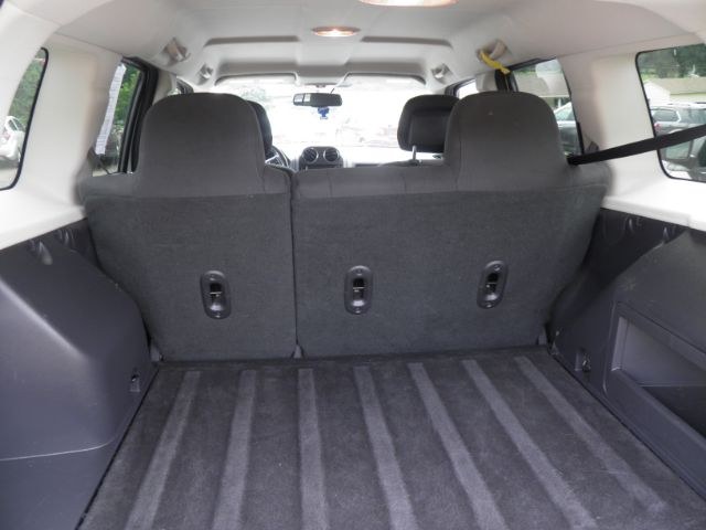2016 WHITE Jeep Patriot Latitude (1C4NJRFB5GD) with an 2.4L L4 engine, located at 19521 New George's Creek Rd SW, Barton, MD, 21521, (301) 463-2404, 39.524323, -79.017906 - Photo#4