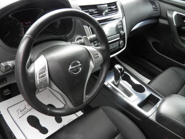 2018 BLACK Nissan Altima 2.5 SR (1N4AL3AP4JC) with an 2.5 L4 engine, CVT transmission, located at 19521 New George's Creek Rd SW, Barton, MD, 21521, (301) 463-2404, 39.524323, -79.017906 - Photo#2