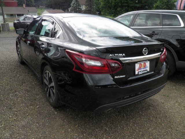 2018 BLACK Nissan Altima 2.5 SR (1N4AL3AP4JC) with an 2.5 L4 engine, CVT transmission, located at 19521 New George's Creek Rd SW, Barton, MD, 21521, (301) 463-2404, 39.524323, -79.017906 - Photo#4