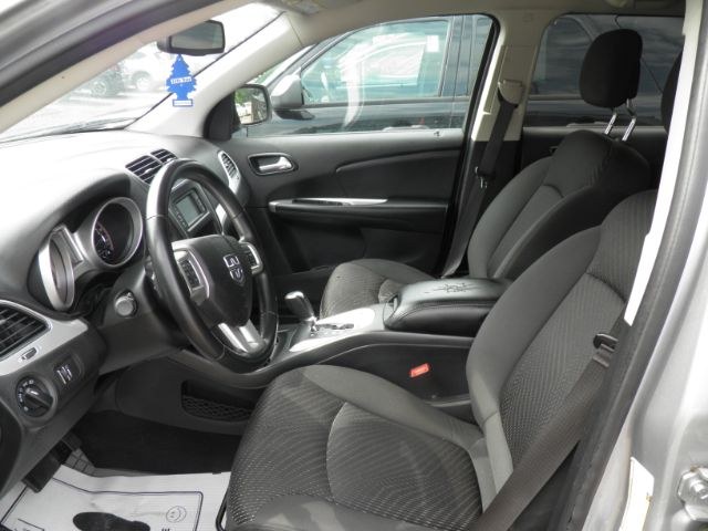2018 SILVER Dodge Journey SE (3C4PDCAB5JT) with an 2.4L L4 engine, CVT transmission, located at 19521 New George's Creek Rd SW, Barton, MD, 21521, (301) 463-2404, 39.524323, -79.017906 - Photo#1