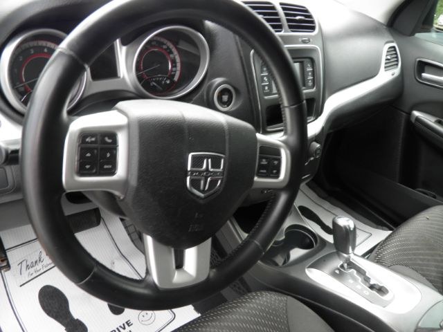 2018 SILVER Dodge Journey SE (3C4PDCAB5JT) with an 2.4L L4 engine, CVT transmission, located at 19521 New George's Creek Rd SW, Barton, MD, 21521, (301) 463-2404, 39.524323, -79.017906 - Photo#2