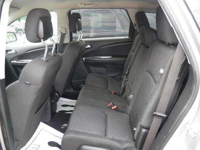 2018 SILVER Dodge Journey SE (3C4PDCAB5JT) with an 2.4L L4 engine, CVT transmission, located at 19521 New George's Creek Rd SW, Barton, MD, 21521, (301) 463-2404, 39.524323, -79.017906 - Photo#3