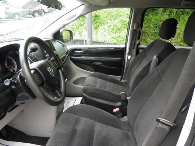 2018 GRAY Dodge Grand Caravan SE (2C4RDGBG3JR) with an 3.6L V6 engine, AT transmission, located at 15520 McMullen Hwy SW, Belair, MD, 21502, (301) 729-3700, 39.581375, -78.846451 - Photo#1