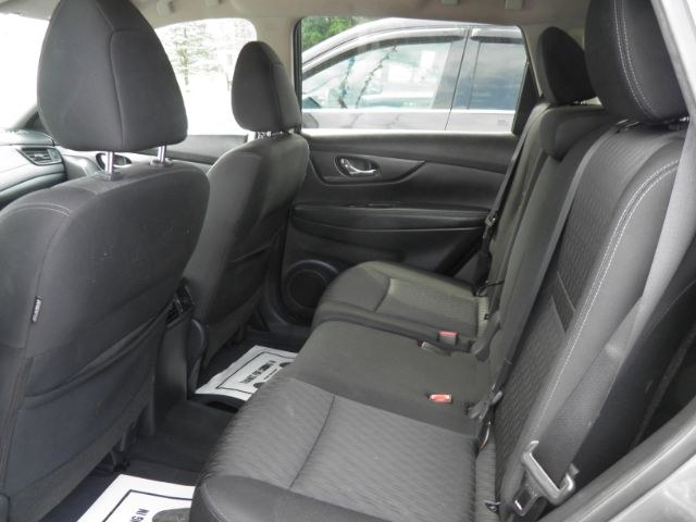 2018 GRAY Nissan Rogue SV (KNMAT2MV3JP) with an 2.5 L4 engine, AT transmission, located at 19521 New George's Creek Rd SW, Barton, MD, 21521, (301) 463-2404, 39.524323, -79.017906 - Photo#3