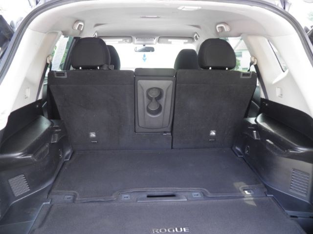 2018 GRAY Nissan Rogue SV (KNMAT2MV3JP) with an 2.5 L4 engine, AT transmission, located at 19521 New George's Creek Rd SW, Barton, MD, 21521, (301) 463-2404, 39.524323, -79.017906 - Photo#4