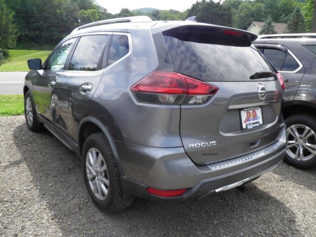 2018 GRAY Nissan Rogue SV (KNMAT2MV3JP) with an 2.5 L4 engine, AT transmission, located at 19521 New George's Creek Rd SW, Barton, MD, 21521, (301) 463-2404, 39.524323, -79.017906 - Photo#5