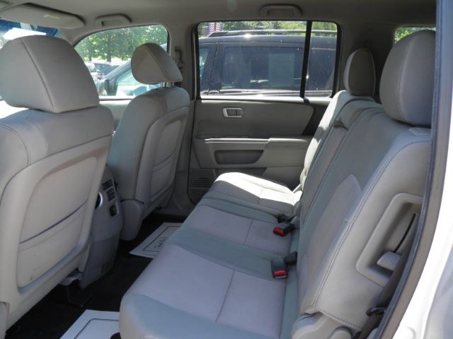2012 SILVER Honda Pilot EX (5FNYF4H42CB) with an 3.5L V6 engine, AT transmission, located at 19521 New George's Creek Rd SW, Barton, MD, 21521, (301) 463-2404, 39.524323, -79.017906 - Photo#3