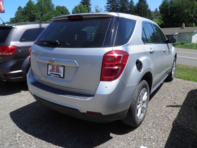 2017 SILVER Chevrolet Equinox LS (2GNFLEEK1H6) with an 2.4L L4 engine, AT transmission, located at 19521 New George's Creek Rd SW, Barton, MD, 21521, (301) 463-2404, 39.524323, -79.017906 - Photo#5