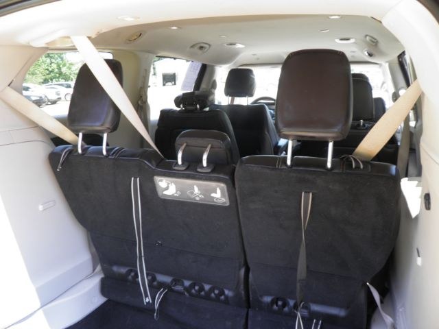 2020 RED Chrysler Voyager LXI (2C4RC1DG5LR) with an 3.6L V6 engine, AT transmission, located at 19521 New George's Creek Rd SW, Barton, MD, 21521, (301) 463-2404, 39.524323, -79.017906 - Photo#4