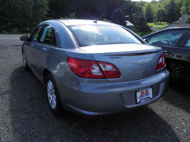 2008 GRAY Chrysler Sebring LX (1C3LC46K48N) with an 2.4L L4 engine, AT transmission, located at 19521 New George's Creek Rd SW, Barton, MD, 21521, (301) 463-2404, 39.524323, -79.017906 - Photo#4