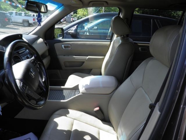 2013 BROWN Honda Pilot EX-L (5FNYF4H56DB) with an 3.5L V6 engine, AT transmission, located at 19521 New George's Creek Rd SW, Barton, MD, 21521, (301) 463-2404, 39.524323, -79.017906 - Photo#1