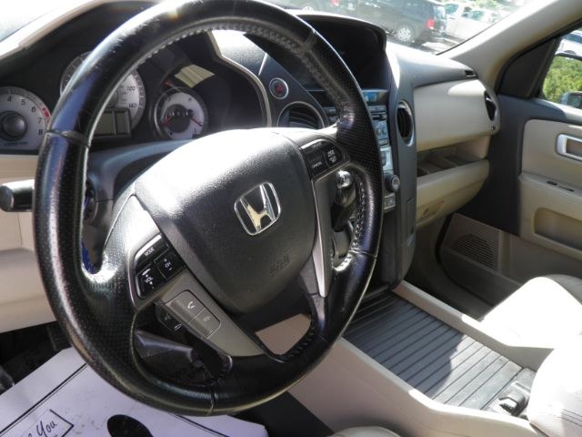 2013 BROWN Honda Pilot EX-L (5FNYF4H56DB) with an 3.5L V6 engine, AT transmission, located at 19521 New George's Creek Rd SW, Barton, MD, 21521, (301) 463-2404, 39.524323, -79.017906 - Photo#2