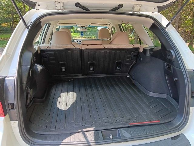 2017 WHITE Subaru Outback 2.5i (4S4BSAAC5H3) with an 2.5 L4 engine, CVT transmission, located at 19521 New George's Creek Rd SW, Barton, MD, 21521, (301) 463-2404, 39.524323, -79.017906 - Photo#3