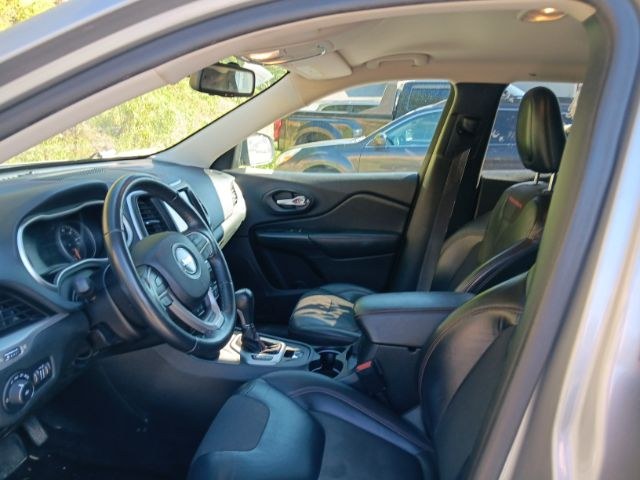 2016 SILVER Jeep Cherokee Trailhawk (1C4PJMBS1GW) with an 3.2L V6 engine, located at 15520 McMullen Hwy SW, Belair, MD, 21502, (301) 729-3700, 39.581375, -78.846451 - Photo#1