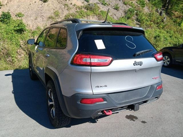2016 SILVER Jeep Cherokee Trailhawk (1C4PJMBS1GW) with an 3.2L V6 engine, located at 15520 McMullen Hwy SW, Belair, MD, 21502, (301) 729-3700, 39.581375, -78.846451 - Photo#3