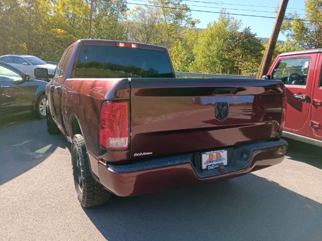 2018 RED Ram 1500 Express Quad Cab 4x4 6'4 Box (1C6RR7FG6JS) with an 5.7L V8 engine, AT transmission, located at 15520 McMullen Hwy SW, Belair, MD, 21502, (301) 729-3700, 39.581375, -78.846451 - Photo#3