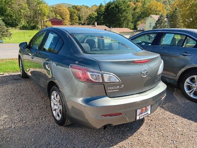 2012 GRAY Mazda Mazda3 i Sport (JM1BL1UF5C1) with an 2.4L L4 engine, CVT transmission, located at 19521 New George's Creek Rd SW, Barton, MD, 21521, (301) 463-2404, 39.524323, -79.017906 - Photo#3
