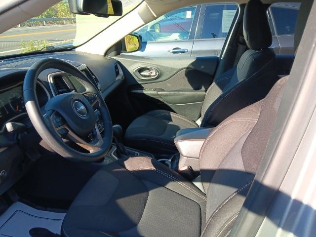 2015 SILVER Jeep Cherokee Latitude (1C4PJMCS3FW) with an 2.4L L4 engine, located at 15520 McMullen Hwy SW, Belair, MD, 21502, (301) 729-3700, 39.581375, -78.846451 - Photo#1