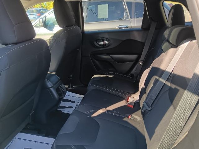 2015 SILVER Jeep Cherokee Latitude (1C4PJMCS3FW) with an 2.4L L4 engine, located at 15520 McMullen Hwy SW, Belair, MD, 21502, (301) 729-3700, 39.581375, -78.846451 - Photo#2