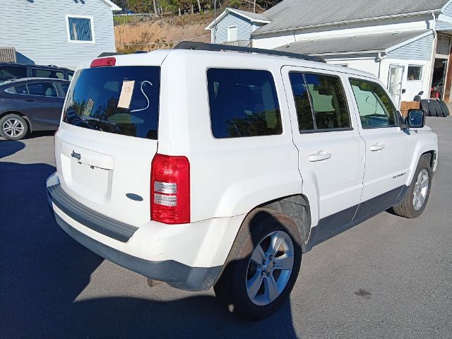 2016 WHITE Jeep Patriot Latitude (1C4NJPFA7GD) with an 2.4L L4 engine, AT transmission, located at 15520 McMullen Hwy SW, Belair, MD, 21502, (301) 729-3700, 39.581375, -78.846451 - Photo#4