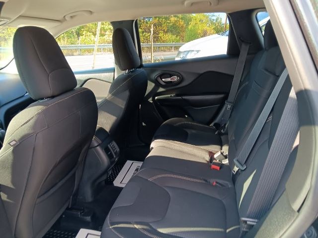 2016 BLACK Jeep Cherokee Latitude (1C4PJMCS1GW) with an 3.2L V6 engine, located at 15520 McMullen Hwy SW, Belair, MD, 21502, (301) 729-3700, 39.581375, -78.846451 - Photo#2