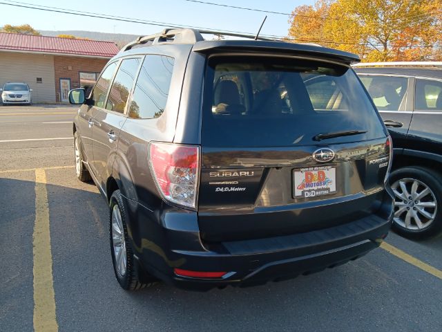 2013 GRAY Subaru Forester 2.5X Premium (JF2SHADC2DH) with an 2.5L H4 engine, AT transmission, located at 15520 McMullen Hwy SW, Belair, MD, 21502, (301) 729-3700, 39.581375, -78.846451 - Photo#4