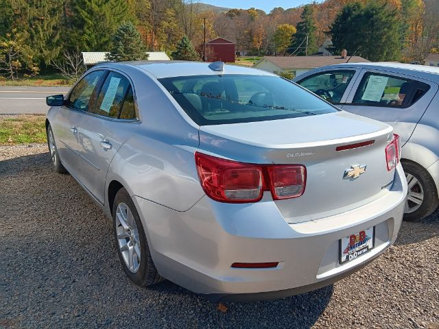 2015 SILVER Chevrolet Malibu 1LT (1G11C5SL9FU) with an 2.5 L4 engine, AT transmission, located at 19521 New George's Creek Rd SW, Barton, MD, 21521, (301) 463-2404, 39.524323, -79.017906 - Photo#3